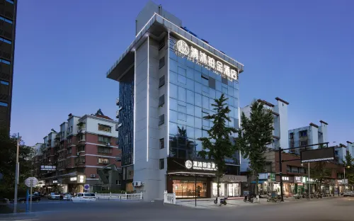 Qingmu Platinum Hotel (Changxing East fish square eight hundred companion store)