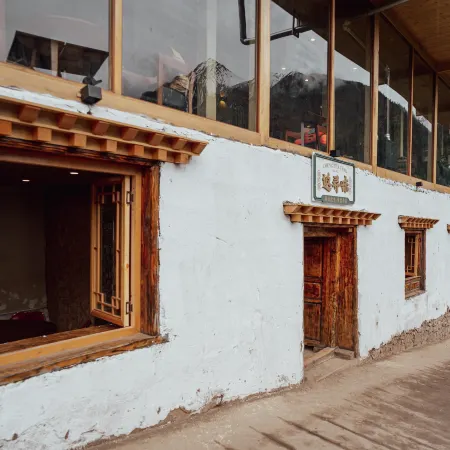 Deqin Yubeng No.8 Residence B&B