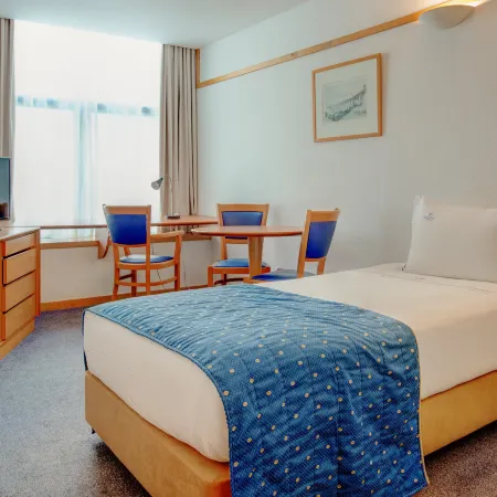 VIP Executive Eden Aparthotel Отели рядом с достопримечательностью «Площадь Луиша Камоэша»