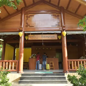 Rainforest Resort Phu Quoc Отели рядом с достопримечательностью «Van beach»