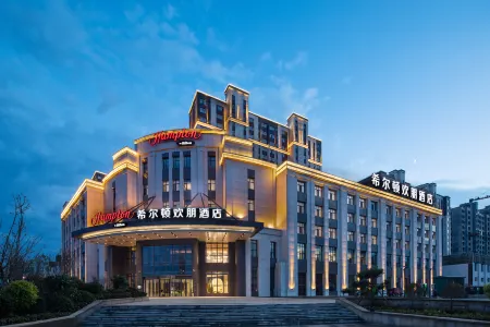 Hampton by Hilton Hulunbuir Hailar Street Отели рядом с достопримечательностью «Subingwen Square»