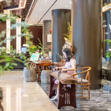 Pingshan Scholars Hotel (Liuzhou Yaobu Ancient Town Branch) Hotels near Longtan Park
