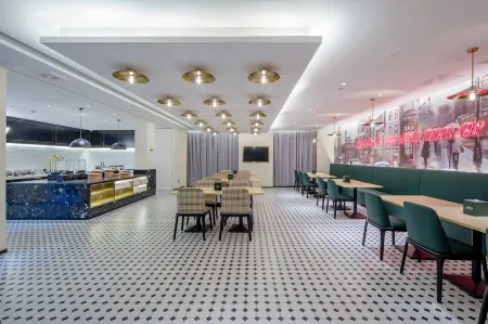 City Comfort Premier Hotel (Nanning Binyang Commercial City TV Station) Отели рядом с достопримечательностью «Binyang Gymnasium»