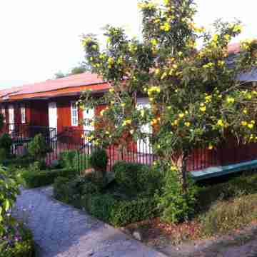 Batika Resort Sauraha Hotel Exterior