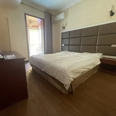 Qijiang Huajie Hotel