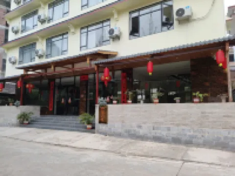 Yangshuojiangbian Inn