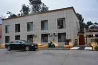 Yining Tinglin Homestay (Six star street)