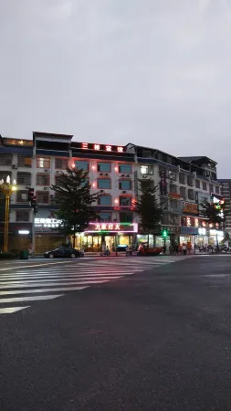 Huanjiang Sanqiao Hotel Отели рядом с достопримечательностью «Guangxi Mulun Nature Reserve»