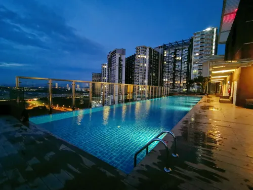 Legoland-5min Walk@ Happy Travel at Afiniti Residency 8Pax(max) with Bathtub - Airport Shuttle