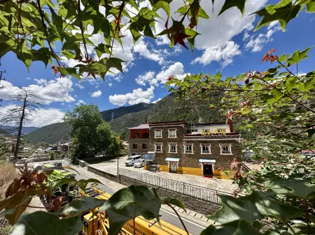 YaJiangMADaoHomestay Отели рядом с достопримечательностью «318 Self-Driving Campground»