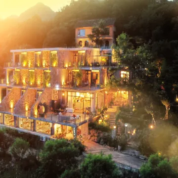 Libo Xiaoqikong Xinyue Art Flower Inn