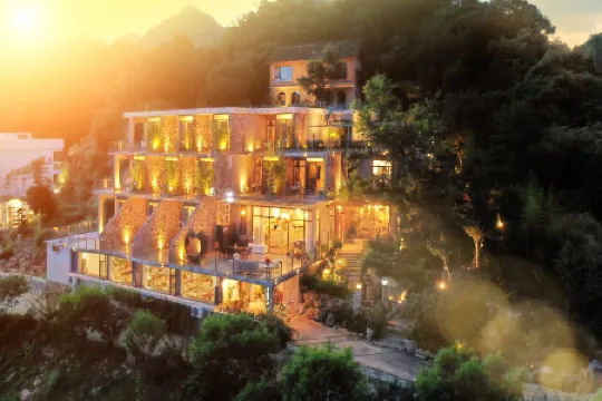 Libo Xiaoqikong Xinyue Art Flower Inn