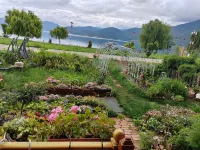 瀘沽湖水岸花宿客棧