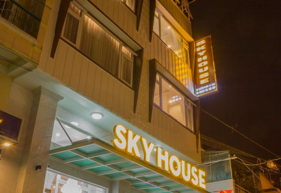 Sky House Hotel