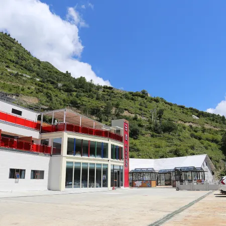 Yunji Hotel (Siguniang Mountain Scenic Area)