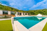 Lihuaxiang Wild Su Country Resort - Pools