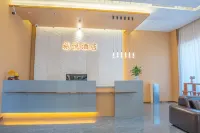 Lvyue Hotel (Yining City Railway Station) فنادق في إي نينغ