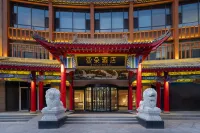 中衛鼓樓步行街亞朵飯店 中衛征途露營地附近的飯店