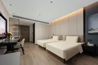 Qingdao Zhanqiao Zhongshan Road Atour Hotel