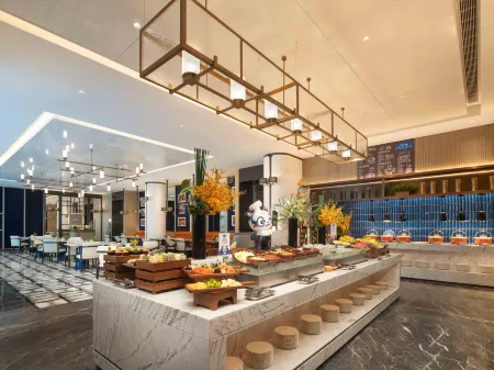 Hampton by Hilton Shanghai Songjiang Railway Station Отели рядом с достопримечательностью «Shanghai University of Engineering Science (Longteng Road)»