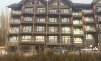 Romantic Xuejun Hotel