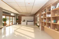 Ease Yue Hotel (Xuchang Golden Triangle Pangdonglai) - 3 stjerner