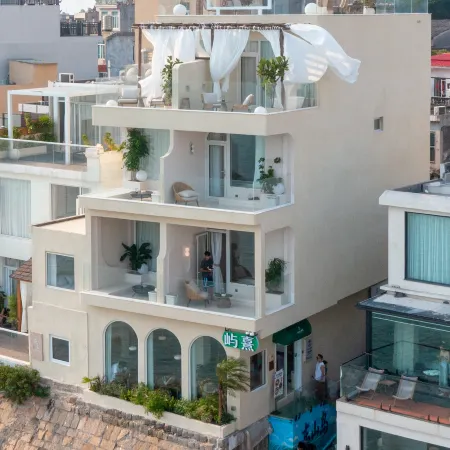 Lumi Yuxi · Sea‑View Luxury Villa