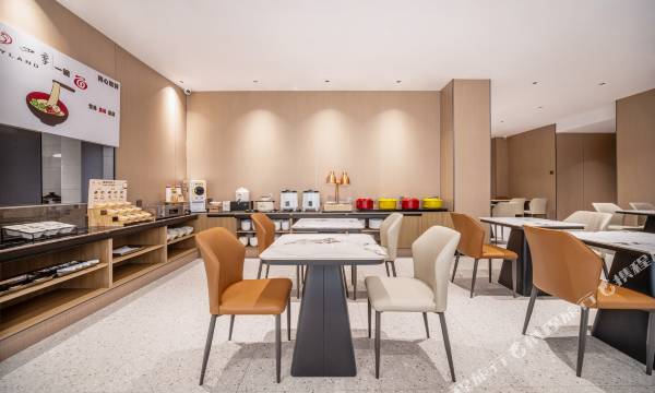 Tongyue Four Seasons Hotel (Lintong Huaqing Pool Subway Station)