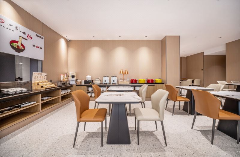 Tongyue Four Seasons Hotel (Lintong Huaqing Pool Subway Station)