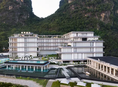 Qingjing · Verde Realm (Yangshuo Ten-Mile Gallery Yulong River) - bar