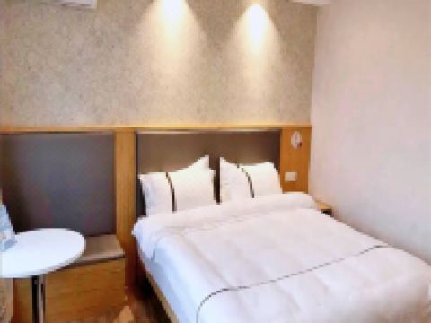 怡莱酒店(宁波天一广场鼓楼店) - 高级大床房