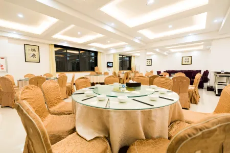 Wudang Huihe Hotel (Entrance store of Wudang Mountain Scenic Area) Отели рядом с достопримечательностью «Wudang Mountains Ancient Building Complex»