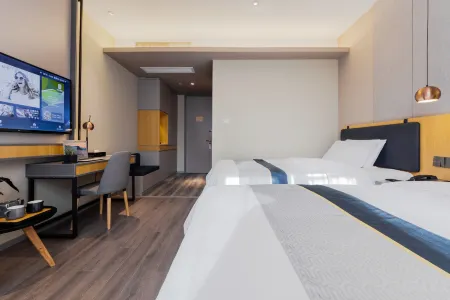 Homeinn Selected Hotel (Shanghai Nanjing Road Pedestrian Street The Bund Center) Отели рядом с достопримечательностью «The site of the first CPC National Congress»