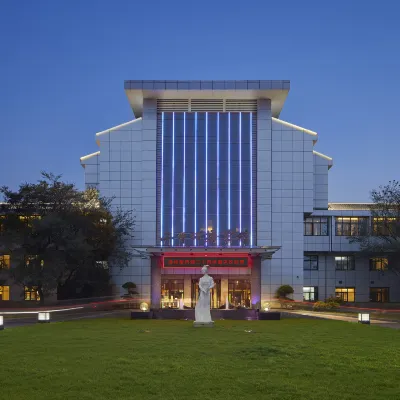 The Twenty Four Bridge Hotel Hotels near Daming Temple