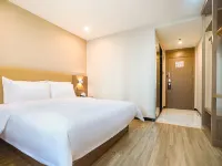 Home Inn Selected (Liaocheng Jinding Shopping Center Dongchang Lake Branch) - parkir