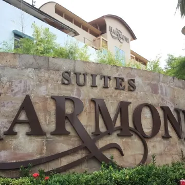 Harmoni Suites Hotel