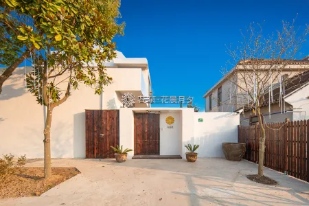 Floral Hotel ·Shanghai Huachen Yuexi hotel (Chongming Island near Xisha Pearl Lake scenic spot) Отели рядом с достопримечательностью «Xisha Wetland»