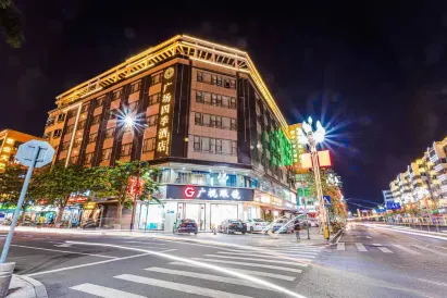 Guangchang Siji Hotel (Shenzhen Gongming Square Metro Station)