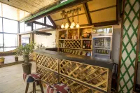 Huashan Outdoor Theme Hotel - Barer