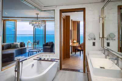 デラックスオーシャンビュースイート(キング) モーベンピックリゾート カムランの写真