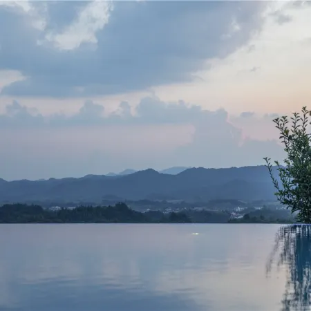 Zizai Pingjiang Wild Luxury Resort