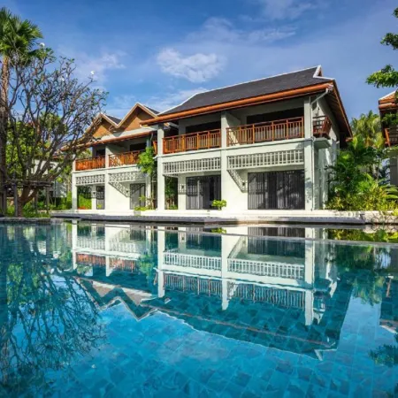 Grand Mercure Khao Lak Bangsak Отели рядом с достопримечательностью «Пляж Бангсак»