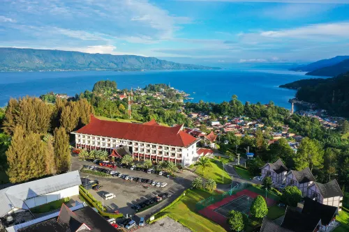 Niagara Hotel Lake Toba & Resorts Hotels in Motung