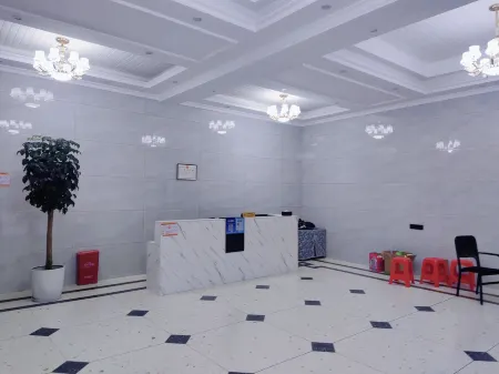 Chaoer Hotels Отели рядом с достопримечательностью «Huitang Huatian City Hot Spring Resort»