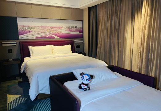 햄튼 바이 힐튼 린이 이허강 호텔 로비