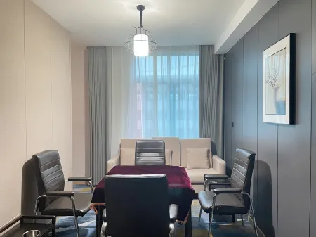 Ruixiang Grand Hotel Отели рядом с достопримечательностью «Longfeng Square»