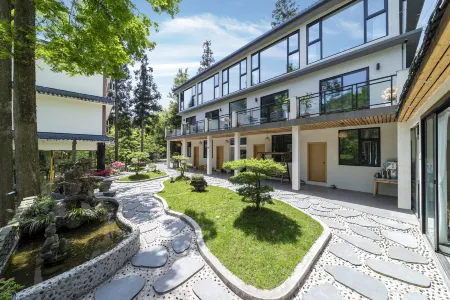 Bifengxia Shanli Bieyuan Homestay Отели рядом с достопримечательностью «Bifeng Gorge»