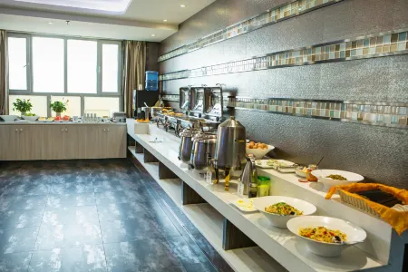 Super 8 Select Hotel (Shache Tuanjie Road) Отели рядом с достопримечательностью «Armanisa Royal Memorial Mausoleum»