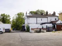 Old Oak Tree Inn Hotels near Guru Nanak Road Gurdwara - Sri Guru Singh Sabha Southall