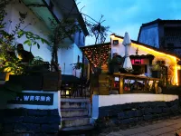 Mr .w Youth Hostel (Old Town)